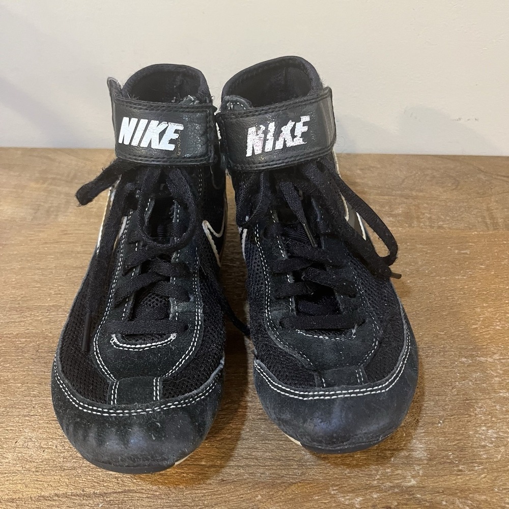 Nike SpeedSweep VII Wrestling Shoes Youth Size 3Y Black White 366684-011